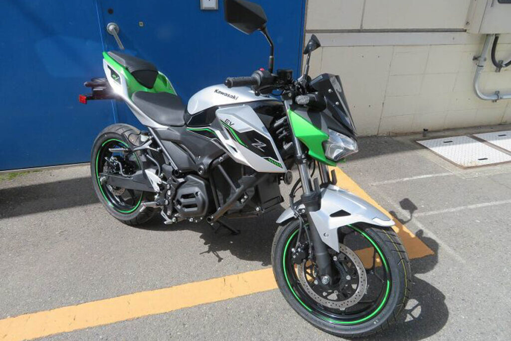 This image has an empty alt attribute; its file name is kawasaki-z-e-1-1-2-1024x683.jpg